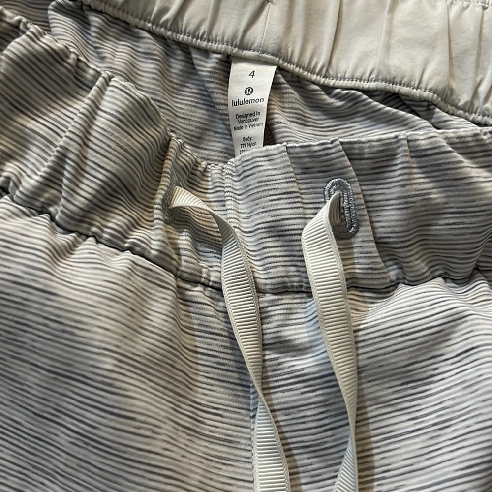 Lululemon Shorts size 4